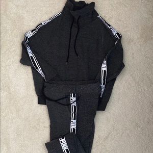 PINK  Super soft sweatsuit. Size extra small